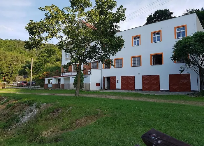 Na Pracharne Lodge